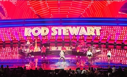 Rod Stewart on Oct 1, 2022 [839-small]