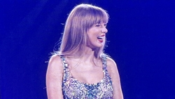 Taylor Swift / Paramore / Gayle on Mar 17, 2023 [871-small]