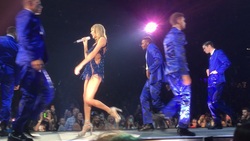 Vance Joy / Taylor Swift on Sep 5, 2015 [632-small]