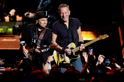 Bruce Spingsteen & The E Street Band / Bruce Springsteen on Apr 1, 2023 [914-small]