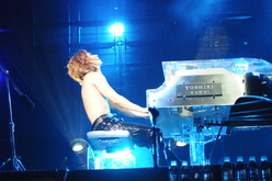 X Japan / Vampires Everywhere! on Oct 1, 2010 [736-small]