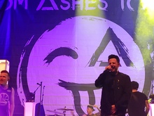 Papa Roach / From Ashes to New on Oct 16, 2018 [886-small]