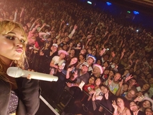 Sabrina Carpenter / spill tab on Apr 15, 2023 [136-small]