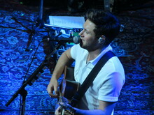 Niall Horan on Apr 22, 2018 [983-small]