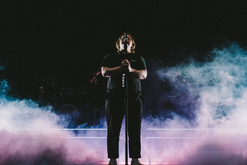 Lewis Capaldi on Apr 17, 2023 [188-small]