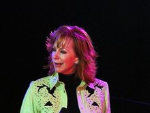 tags: Reba McEntire, Salt Lake City, Utah, United States, USANA Amphitheatre - Brad Paisley / Reba McEntire / Terri Clark on Jun 4, 2005 [263-small]