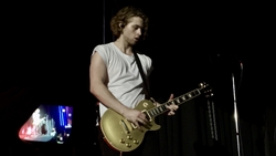 5 Seconds of Summer on Sep 14, 2017 [364-small]