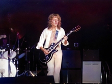 Peter Frampton / Weather Report on Oct 11, 1975 [378-small]
