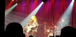 Melissa Ethridge on Nov 27, 2018 [760-small]