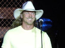 tags: Trace Adkins, Tooele, UT, Deseret Peak Complex - Trace Adkins / Sugarland on Aug 5, 2005 [745-small]
