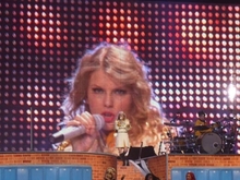 Taylor Swift / Kellie Pickler / Gloriana on May 21, 2010 [790-small]