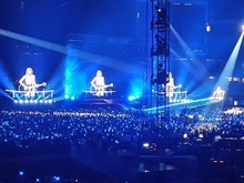 Taylor Swift / Vance Joy / Shawn Mendes on Oct 2, 2015 [807-small]