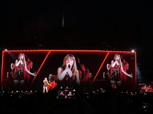 Taylor Swift / girl in red / Owenn on Jun 17, 2023 [592-small]