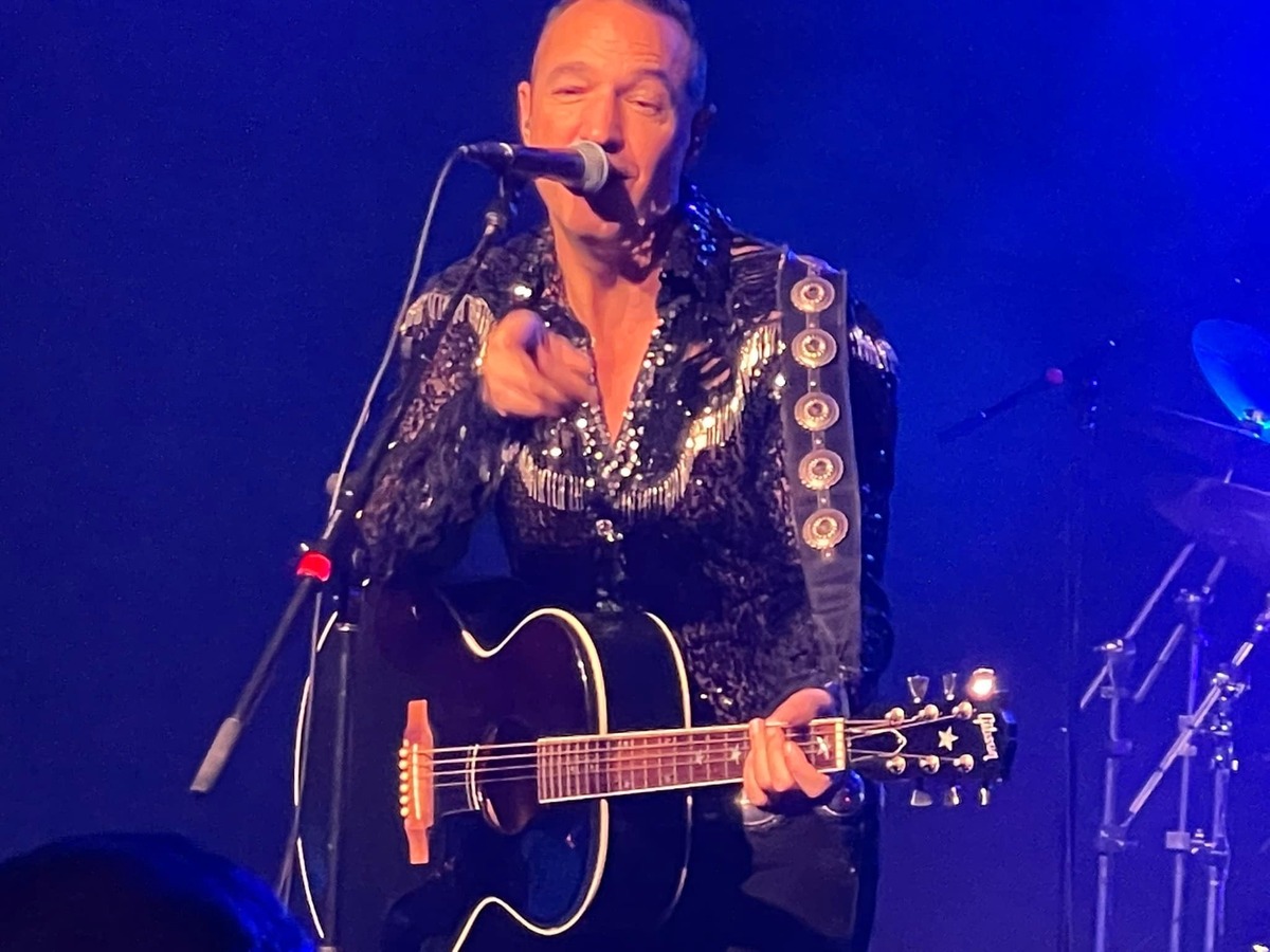 Neil Diamond Concerts & Live Tour Dates 20232024 Tickets