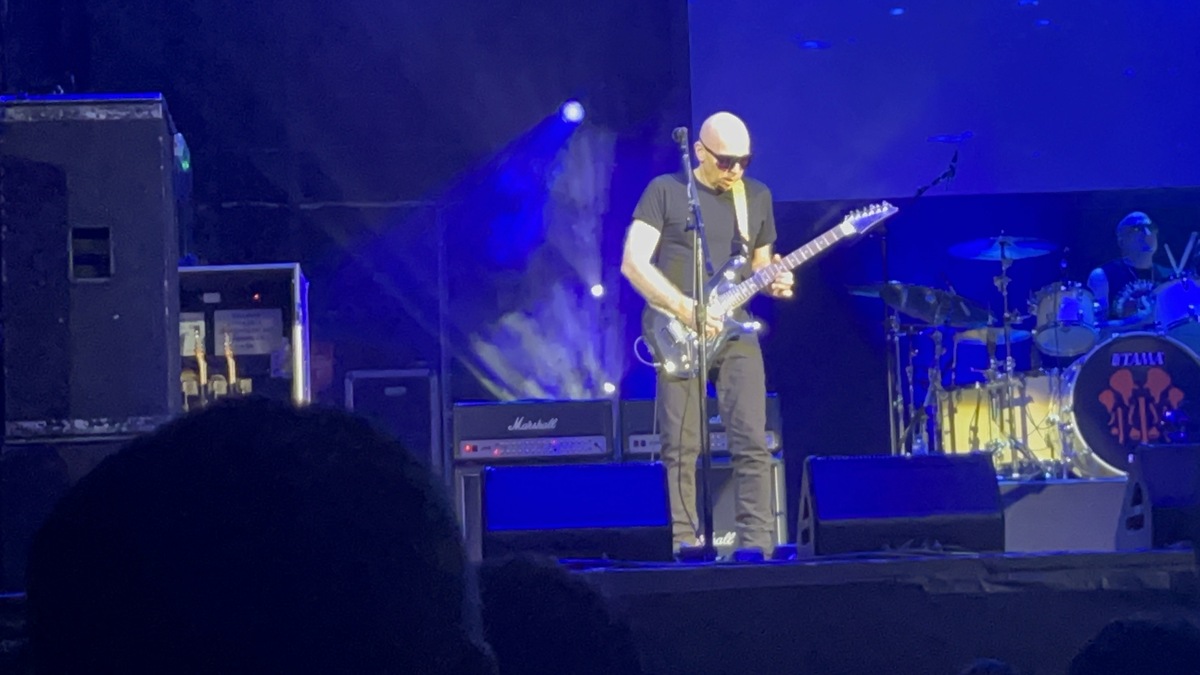 Joe Satriani Concert & Tour History (Updated for 2023 2024) Concert