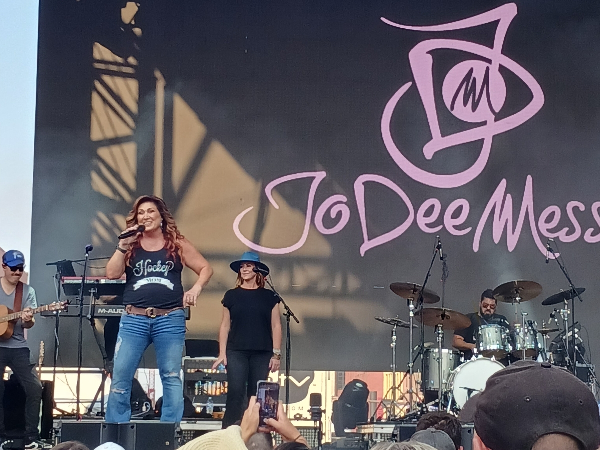 Jo Dee Messina Concert & Tour History (Updated for 2023 2024