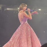 Taylor Swift / girl in red / Owenn on Jun 10, 2023 [671-small]