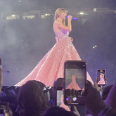 Taylor Swift / girl in red / Owenn on Jun 10, 2023 [672-small]