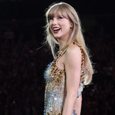 Taylor Swift / girl in red / Owenn on Jun 10, 2023 [919-small]