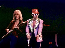 Elton John on Jul 7, 1976 [946-small]