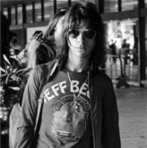 Jeff Beck and Johnny Depp / Desure on Oct 19, 2022 [971-small]