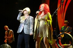 The B-52's on Jul 8, 2017 [038-small]