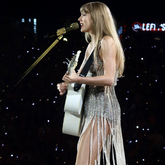 Taylor Swift / girl in red / Owenn on Jun 10, 2023 [598-small]