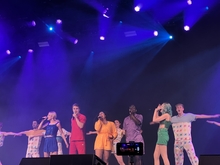 K3 / #LikeMe Cast / Camille Dhont / Metejoor / Sarah en Bavo on Jul 9, 2023 [980-small]