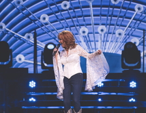 Reba McEntire / Terri Clark on Dec 16, 2022 [207-small]