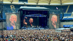 Bruce Spingsteen & The E Street Band / Bruce Springsteen on Jul 15, 2023 [704-small]