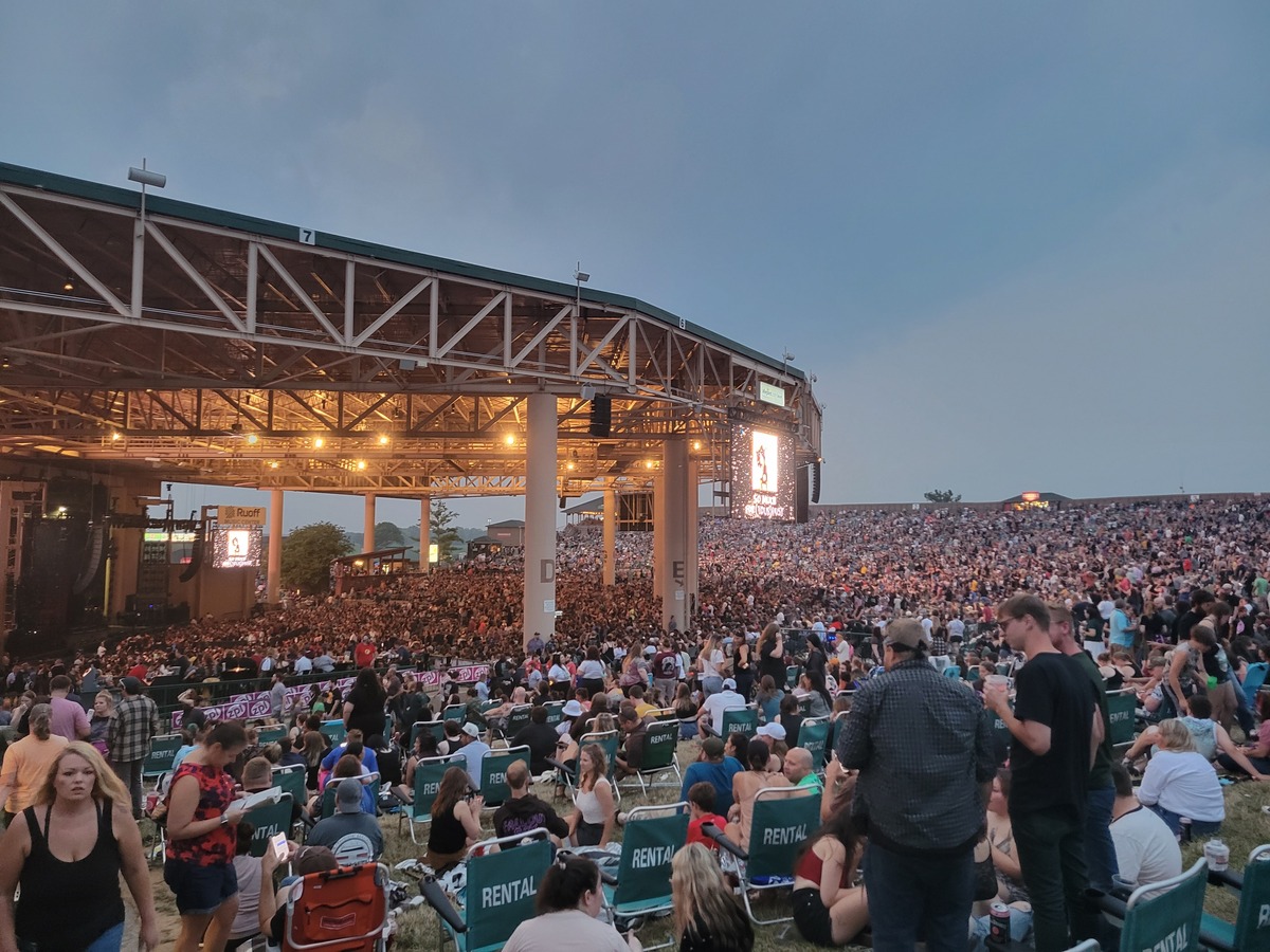 Jul 16, 2023 Fall Out Boy / Bring Me The Horizon / CARR at Ruoff Music