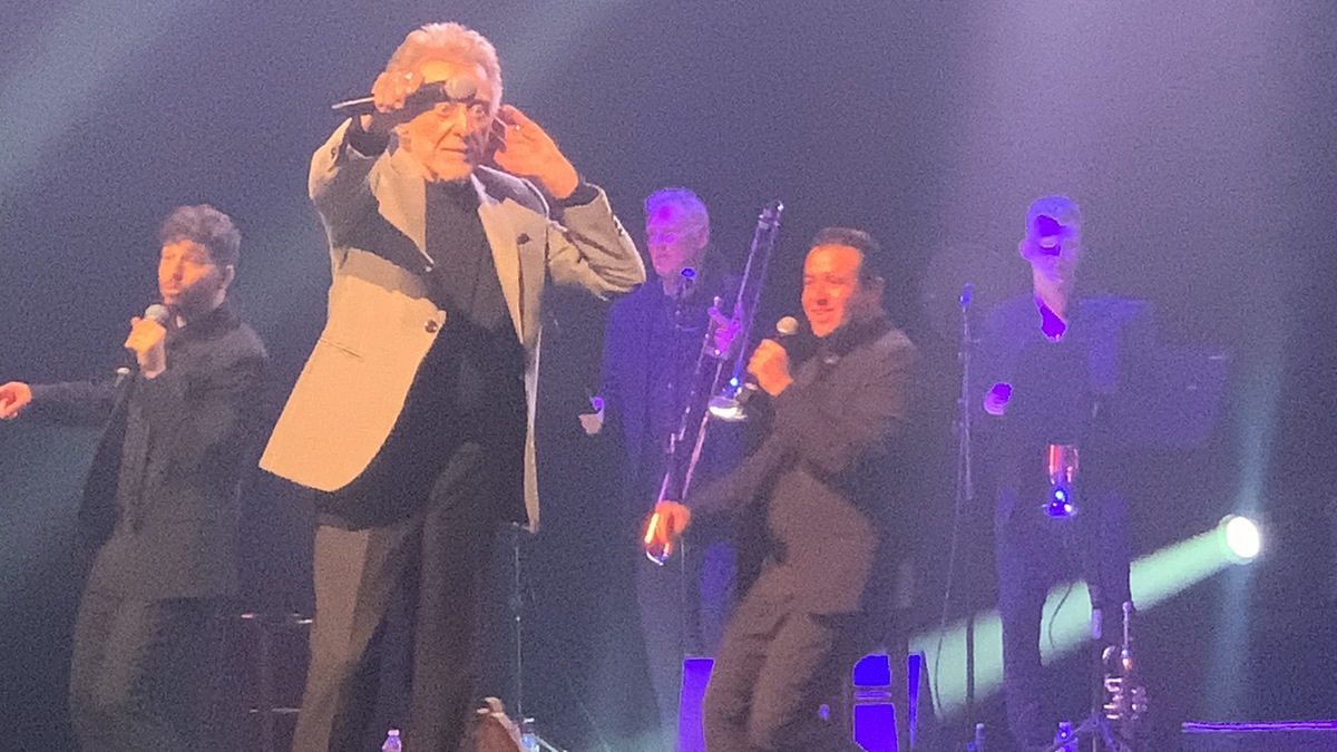 Frankie Valli And The Four Seasons Concert & Tour History (Updated for