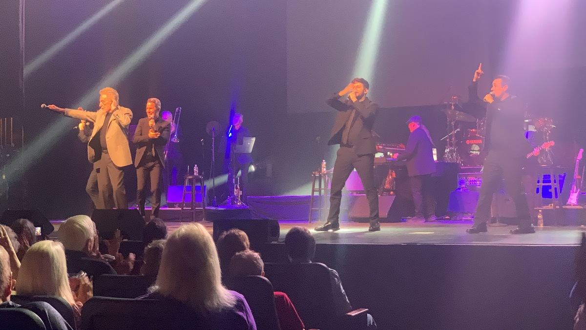 Frankie Valli And The Four Seasons Concert & Tour History (Updated for