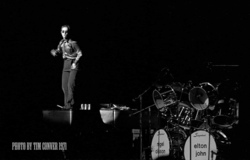Elton John on Apr 18, 1971 [021-small]
