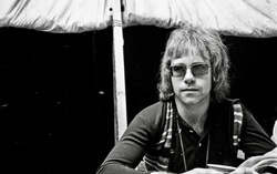 Elton John on Jun 21, 1970 [024-small]