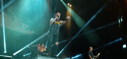 Memphis May Fire  / Papa Roach / Breaking Benjamin on Sep 18, 2021 [824-small]