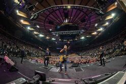 Bruce Spingsteen & The E Street Band / Bruce Springsteen on Apr 1, 2023 [508-small]