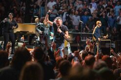 Bruce Spingsteen & The E Street Band / Bruce Springsteen on Apr 1, 2023 [512-small]