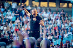 Bruce Spingsteen & The E Street Band / Bruce Springsteen on Jun 24, 2023 [517-small]