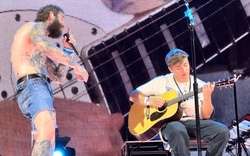 Post Malone / Beach Fossils on Aug 1, 2023 [530-small]