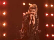 Kelly Clarkson on Aug 18, 2023 [212-small]