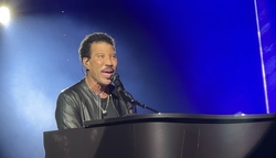 Lionel Richie / Earth, Wind & Fire on Aug 22, 2023 [929-small]