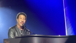 Lionel Richie / Earth, Wind & Fire on Aug 22, 2023 [931-small]