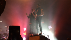 Twenty One Pilots / Jeremy Loops on Nov 4, 2015 [364-small]