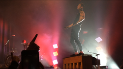 Twenty One Pilots / Jeremy Loops on Nov 4, 2015 [365-small]