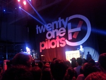 tags: Twenty One Pilots - Fall Out Boy / Twenty One Pilots / Panic! At the Disco on Sep 8, 2013 [130-small]