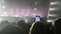 5 Seconds of Summer / Meet Me @ the Altar on Sep 14, 2023 [854-small]