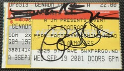 Fear Factory / Machine Head / Ill Nino / Chimaira on Sep 19, 2001 [638-small]