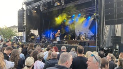 tags: Florian, Langenfeld, North Rhine-Westphalia, Germany, Rathausplatz - Greenbeats / Kasalla / Florian on Sep 30, 2023 [461-small]