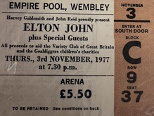 Elton John on Nov 3, 1977 [971-small]